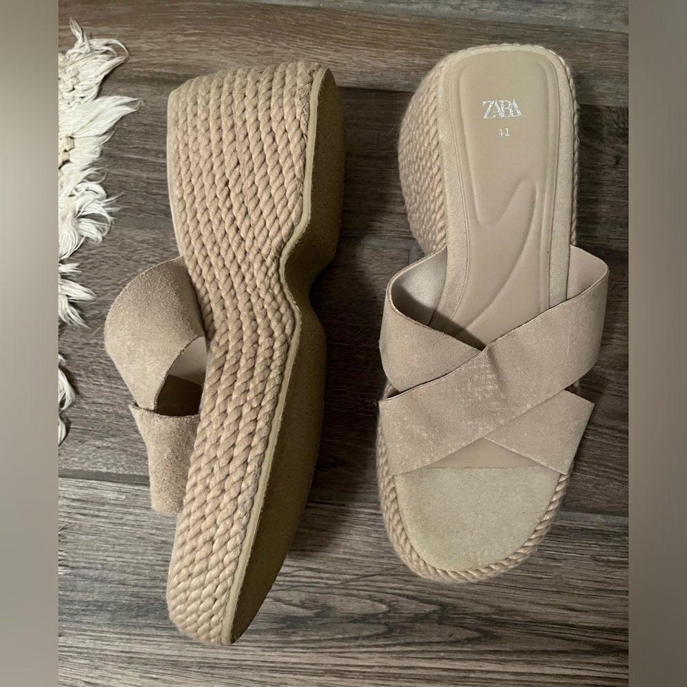 Zara Women's Tan Sandals / Size 9